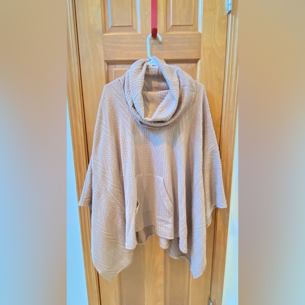 👗 Le Moda Taupe Cowl Neck Sweater NWT ONE SIZE  open ended arms fits many shapes
